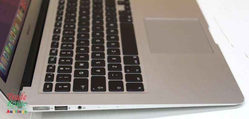 MacBook Air 13.3-inch * Core i5 1.6GHz * 4GB  RAM * 128GB SSD * MAC OS Monterey 2015 Model