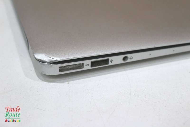 MacBook Air 13.3-inch * Core i5 1.6GHz * 4GB  RAM * 128GB SSD * MAC OS Monterey 2015 Model
