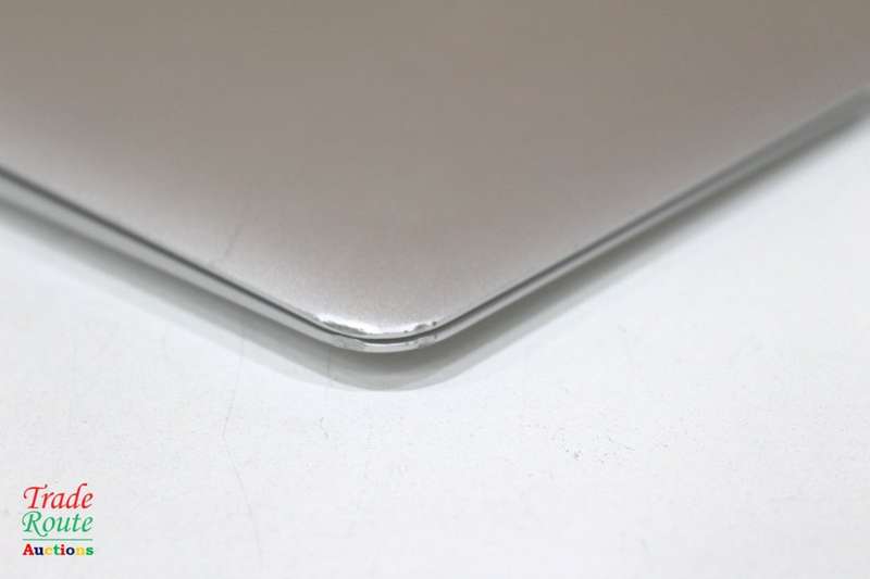 MacBook Air 13.3-inch * Core i5 1.6GHz * 4GB  RAM * 128GB SSD * MAC OS Monterey 2015 Model