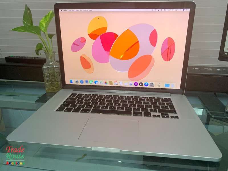 Apple MacBook Pro 15 inch Retina Display | Core i7 2.6GHz | 8GB RAM | 512GB SSD