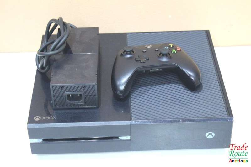 Microsoft Xbox One 500GB Model 1540 Gaming Console + 1 Controller