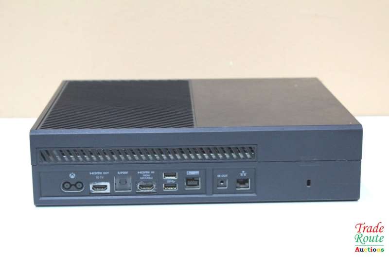 Microsoft Xbox One 500GB Model 1540 Gaming Console + 1 Controller