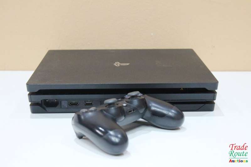 Sony Playstation 4 Console Pro 1TB [CUH-7016b] PS4 PRO + 1 Wireless Controller