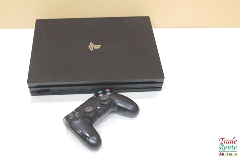 Sony Playstation 4 Console Pro 1TB [CUH-7016b] PS4 PRO + 1 Wireless Controller