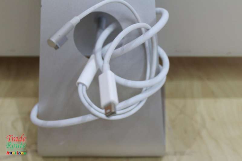 Apple LED 27-Inch Thunderbolt Cinema Display Monitor A1407