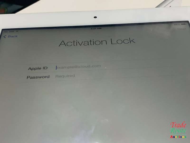 IPAD 4 FOR SPARES OR REPAIR - Activaction lock - IPAD4 A1460