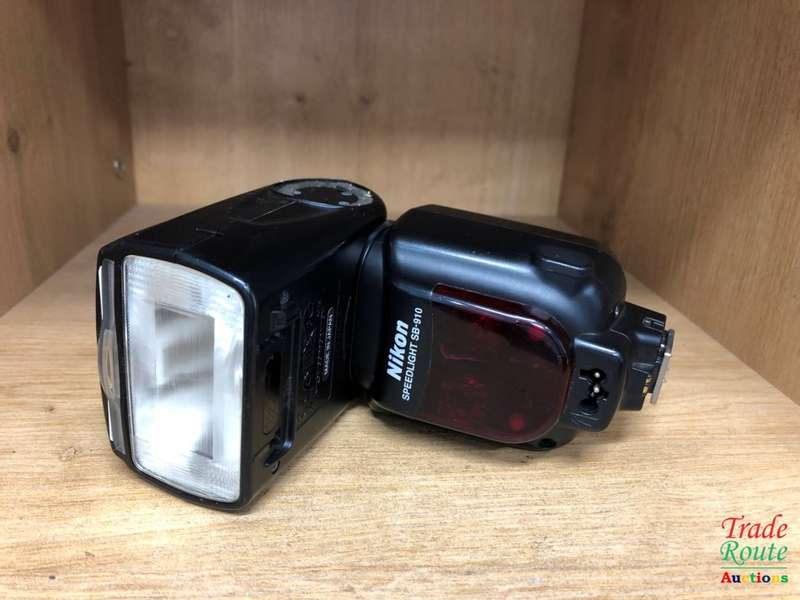 Nikon SB-910 Speedlight Flash for Nikon DSLR Cameras