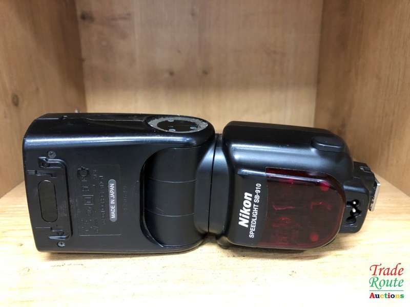 Nikon SB-910 Speedlight Flash for Nikon DSLR Cameras