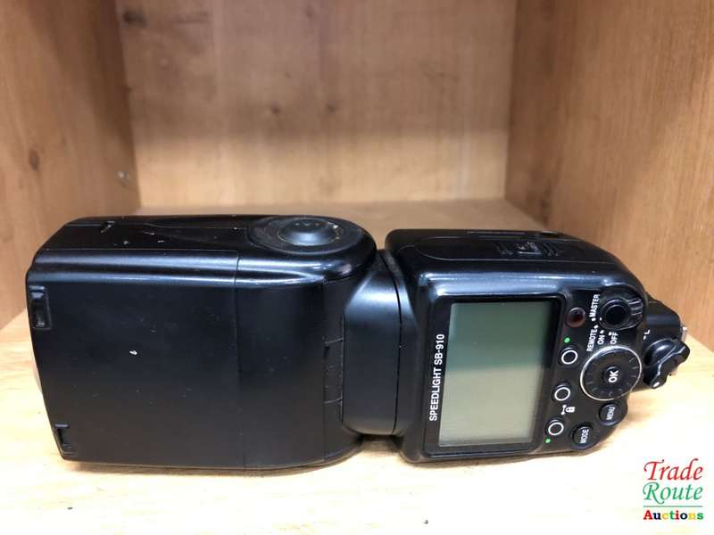 Nikon SB-910 Speedlight Flash for Nikon DSLR Cameras