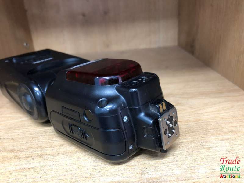 Nikon SB-910 Speedlight Flash for Nikon DSLR Cameras