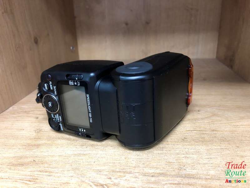 Nikon SB-700 Speedlight Flash - SB700 Flash light for Nikon DSLR Cameras
