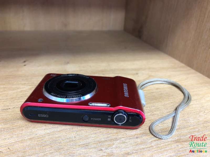 Samsung ES90 Compact Digital Camera (14.2MP, 5x Optical Zoom) 2.7 inch LCD