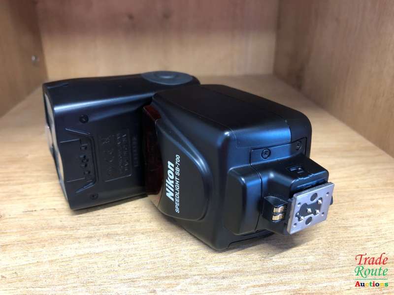 Nikon SB-700 Speedlight Flash - SB700 Flash light for Nikon DSLR Cameras with pouch