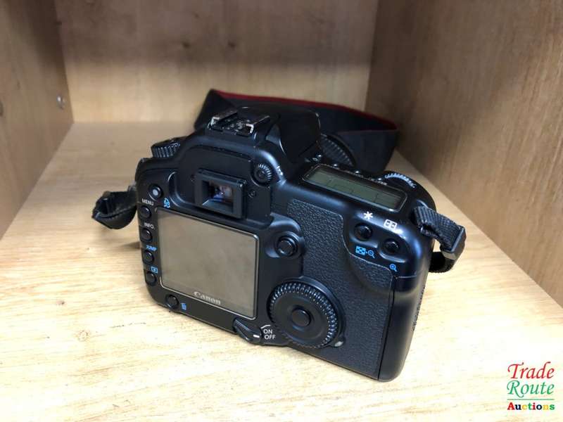 Canon EOS 30D 8.2MP Digital SLR Camera Kit with EF-S 18-55mm f/3.5-5.6 Lens