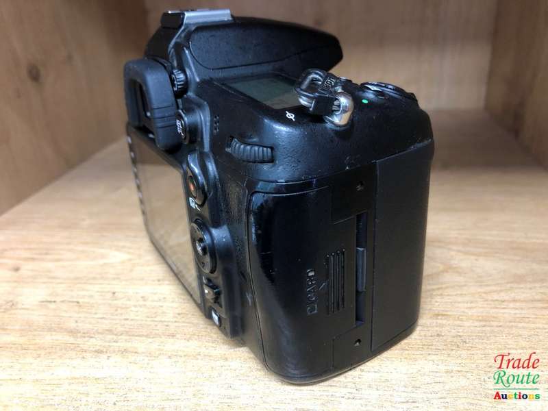 NIKON D7000 DSLR CAMERA Body (ONLY) 16.2 Megapixels - Shutter count only < 220