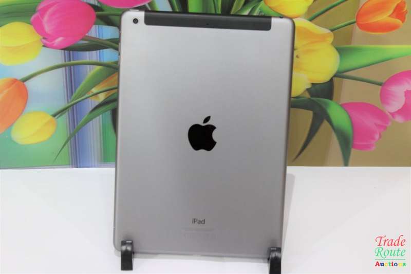 Apple iPad Air 9.7-inch | MD792HC/B | 32GB | WiFi + 4G CELLULAR | A1475 | RETINA DISPLAY