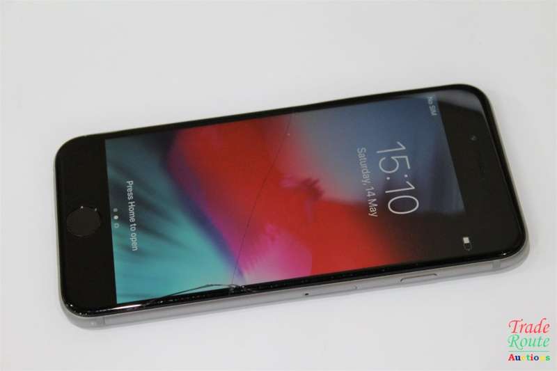 APPLE IPHONE 6 | A1586 | MQ3D2AA/A| 32GB [ cracked outer glass - phone works ]