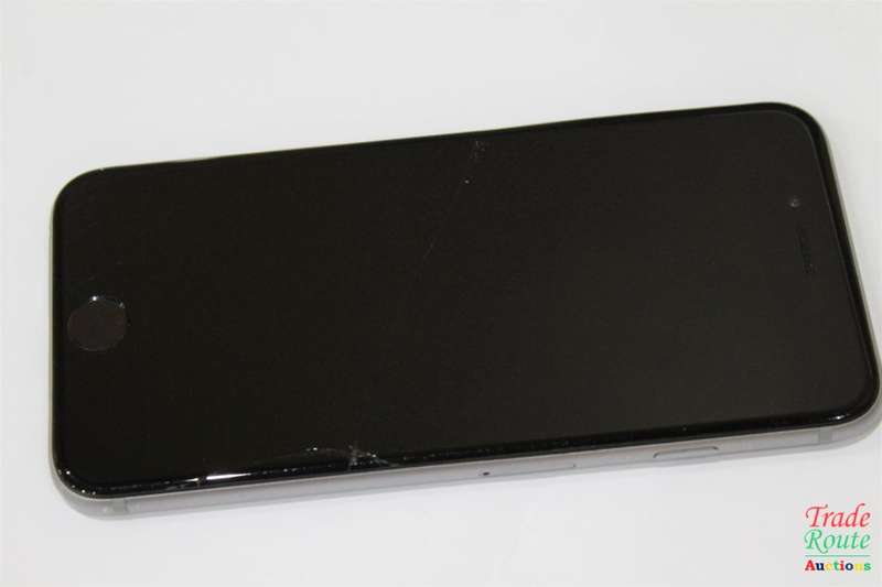 APPLE IPHONE 6 | A1586 | MQ3D2AA/A| 32GB [ cracked outer glass - phone works ]