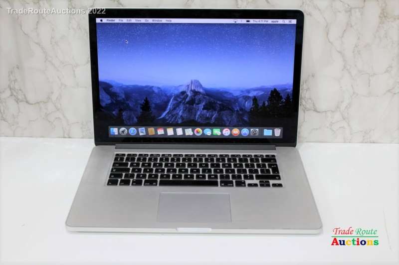Apple MacBook Pro 15.4-inch  | Core i7 2.3GHz | 8GB RAM | 256GB SSD  ** RETINA DISPLAY **