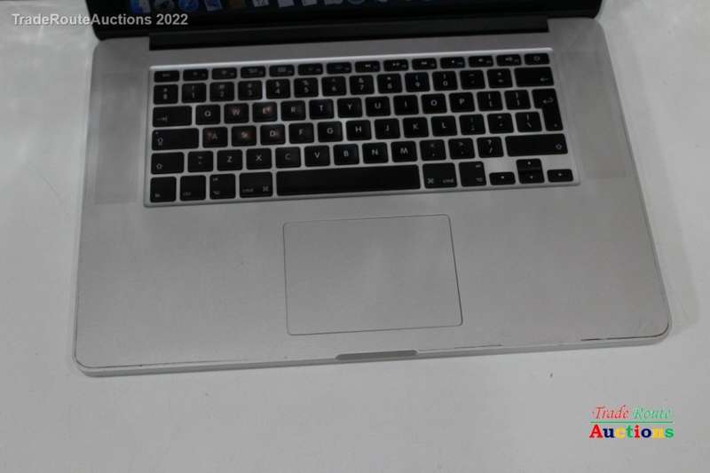 Apple MacBook Pro 15.4-inch  | Core i7 2.3GHz | 8GB RAM | 256GB SSD  ** RETINA DISPLAY **