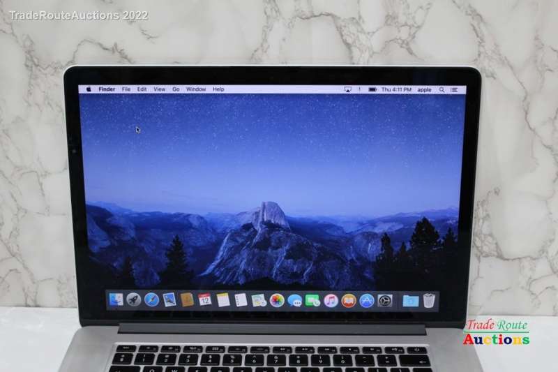 Apple MacBook Pro 15.4-inch  | Core i7 2.3GHz | 8GB RAM | 256GB SSD  ** RETINA DISPLAY **