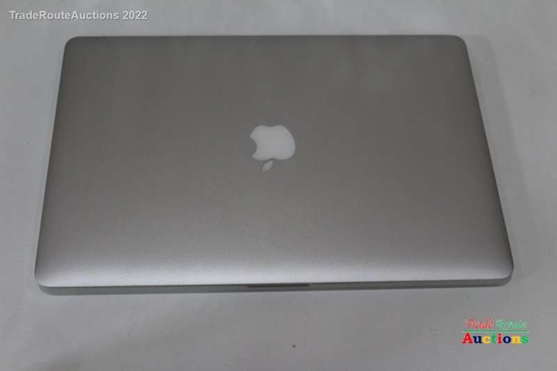 Apple MacBook Pro 15.4-inch  | Core i7 2.3GHz | 8GB RAM | 256GB SSD  ** RETINA DISPLAY **