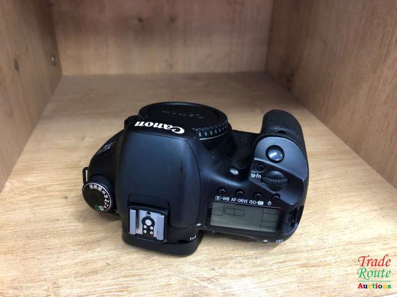 Canon EOS 7D 18MP PROFESSIONAL Digital SLR Camera (BODY) - 18 Megapixels