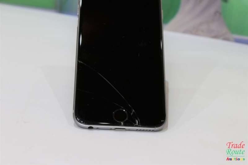 APPLE IPHONE 6 | A1586 | MQ3D2AA/A| 32GB - [ CRACKED OUTER GLASS - LCD IS FINE ]