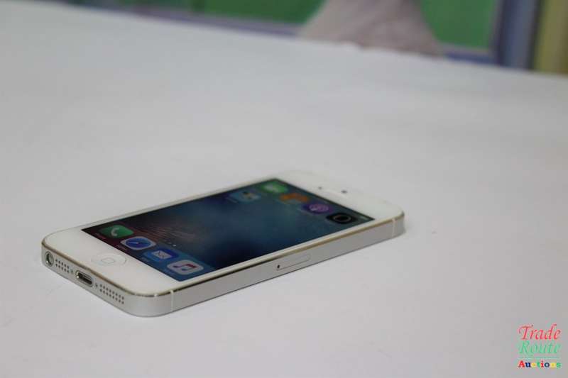 APPLE IPHONE 5 -  A1429 -16 GB Smart Phone