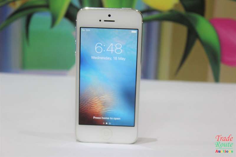 APPLE IPHONE 5 -  A1429 -16 GB Smart Phone