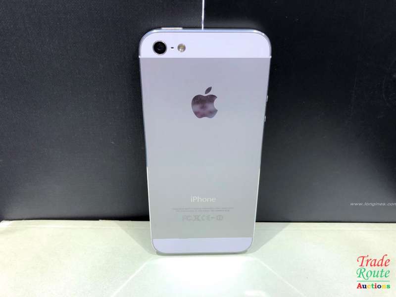 APPLE IPHONE 5 - A1429 - 64GB Smart Phone - MD663SO/A