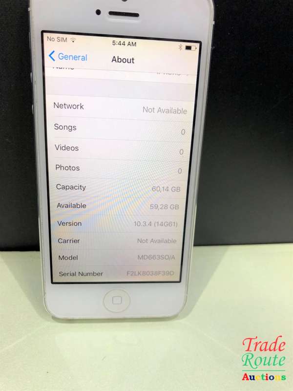 APPLE IPHONE 5 - A1429 - 64GB Smart Phone - MD663SO/A