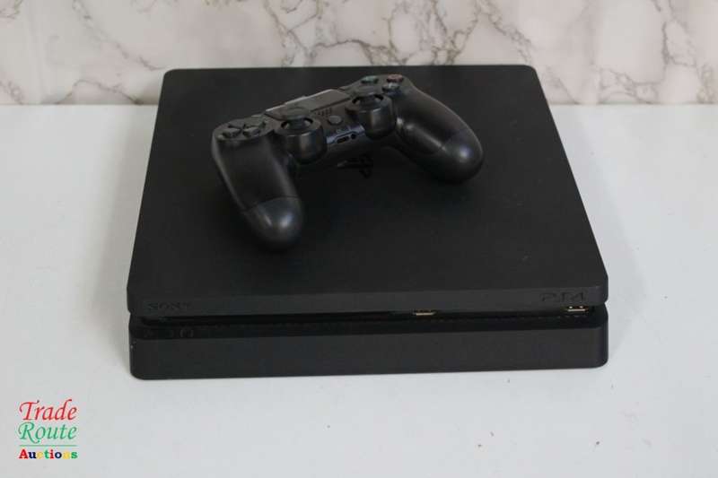 Sony PS4 PlayStation 4 SLIM console CUH-2015A - Jet Black  *** SONY PS4 ***