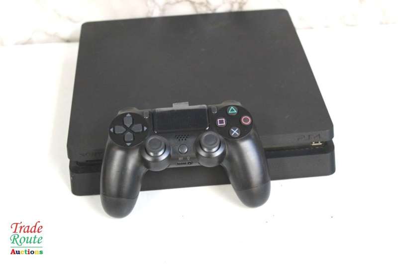 Sony PS4 PlayStation 4 SLIM console CUH-2015A - Jet Black  *** SONY PS4 ***