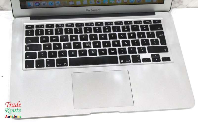 Apple MacBook Air 13.3-inch | Core i5 1.7GHz | 4GB RAM | 128GB SSD FLASH