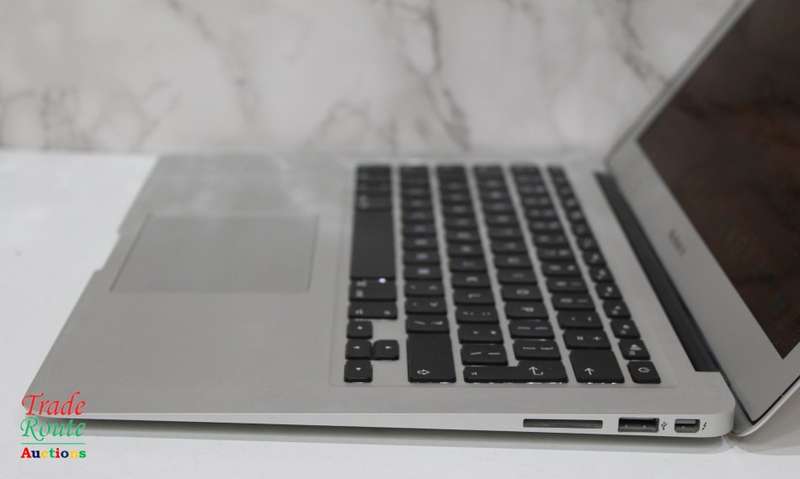 Apple MacBook Air 13.3-inch | Core i5 1.7GHz | 4GB RAM | 128GB SSD FLASH