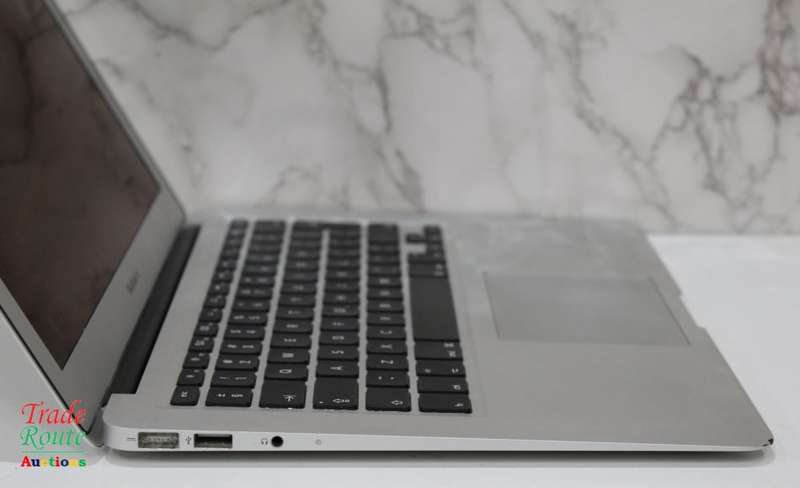 Apple MacBook Air 13.3-inch | Core i5 1.7GHz | 4GB RAM | 128GB SSD FLASH