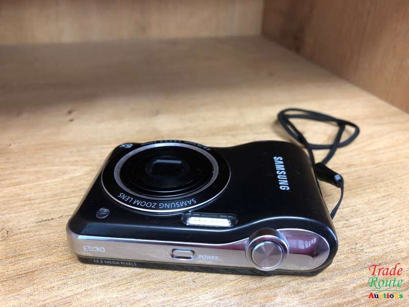 Samsung ES30 12 MegaPixel Compact Digital Camera