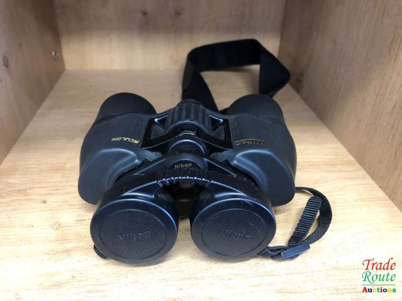 NIKON ACULON A211 BINOCULAR - 8X42 with Pouch