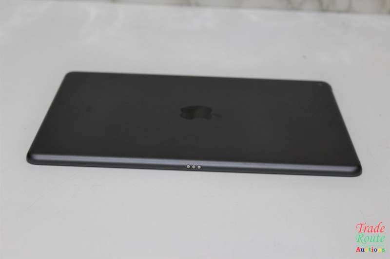 APPLE iPad 10.2-inch (8th Gen) Wi-Fi 32GB- A2270 - Space Grey - MYL92HC/A