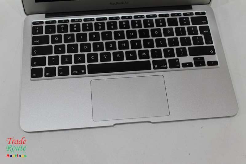 MacBook Air 11.6-inch | Core i5 1.6GHz | 2GB RAM | 64GB SSD FLASH  - Macbook Air MID2011