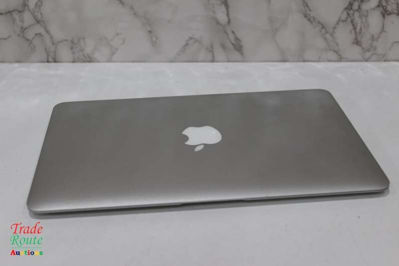 MacBook Air 11.6-inch | Core i5 1.6GHz | 2GB RAM | 64GB SSD FLASH  - Macbook Air MID2011