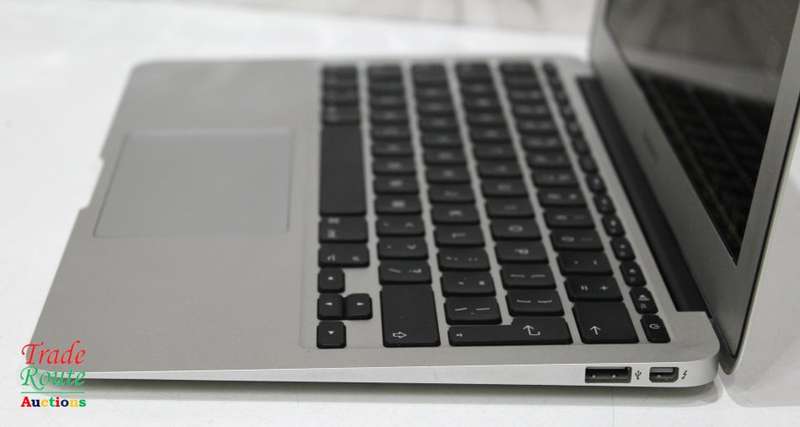MacBook Air 11.6-inch | Core i5 1.6GHz | 4GB RAM | 128GB SSD FLASH