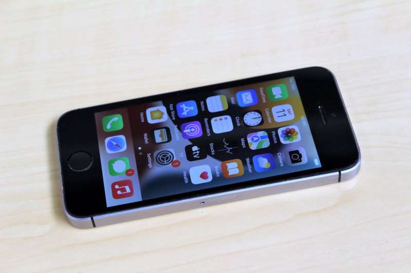 APPLE IPHONE SE | FLLN2SO/A | A1723 | FINGERPRINT ID | SMART PHONE