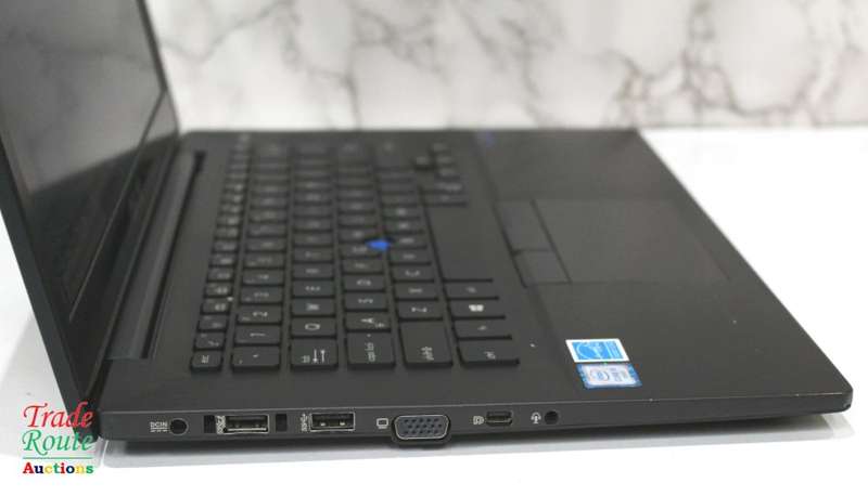 Asus BU403UA 14 Inch Laptop Core i5 6200U 2.3GHz - 4GB RAM - 512GB SSD