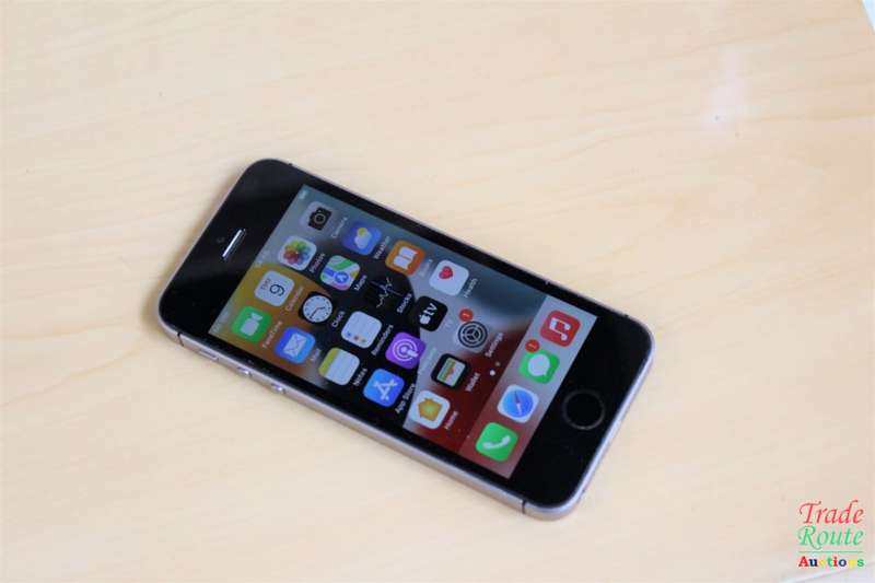 APPLE IPHONE SE | A1723 | FINGERPRINT ID | SMART PHONE - BACK CAMERA FAULTY