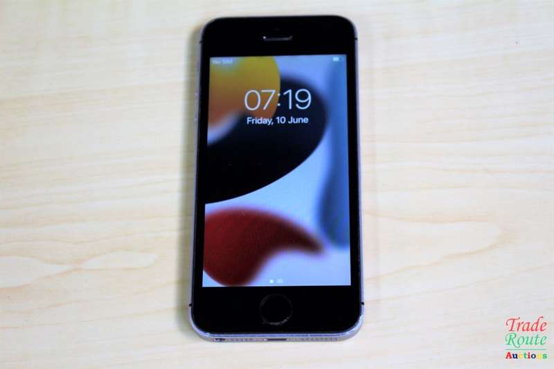 APPLE IPHONE SE | FLLN2SO/A | A1723 | FINGERPRINT ID | SMART PHONE - Late Entry ** R 1 Bargain **