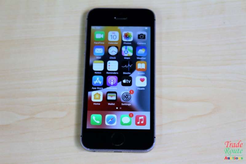 APPLE IPHONE SE | FLLN2SO/A | A1723 | FINGERPRINT ID | SMART PHONE - Late Entry ** R 1 Bargain **