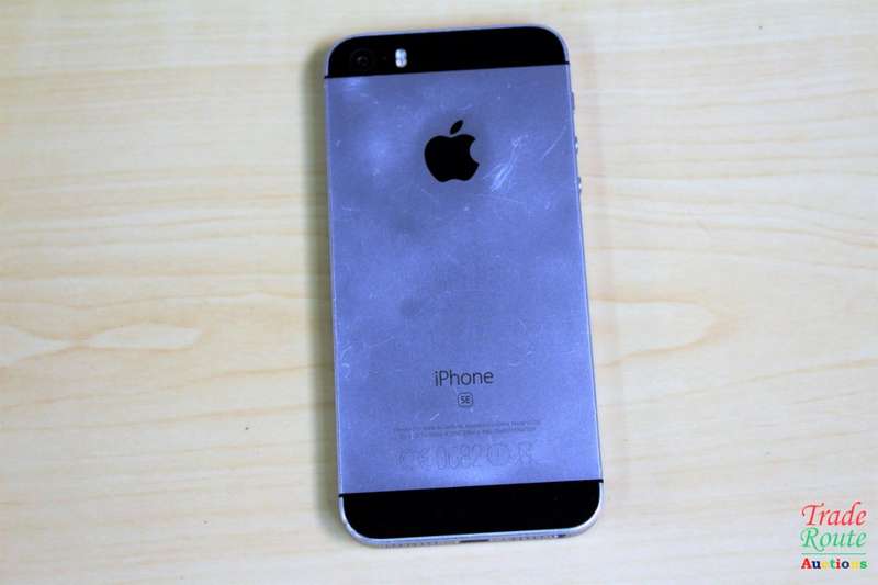 APPLE IPHONE SE | FLLN2SO/A | A1723 | FINGERPRINT ID | SMART PHONE - Late Entry ** R 1 Bargain **