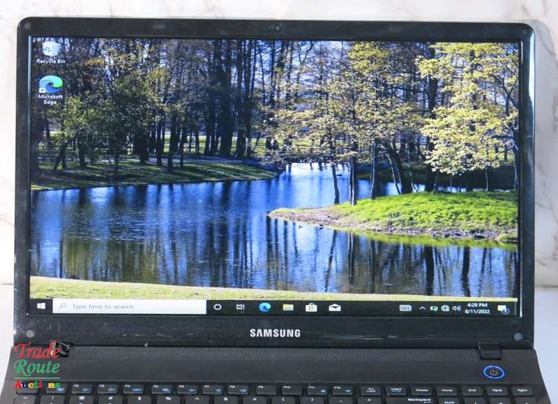 Samsung 300E4A 15.6` Laptop - Core i5 2450M 2.5GHz - 4GB RAM - 750GB RAM - Faulty Battery